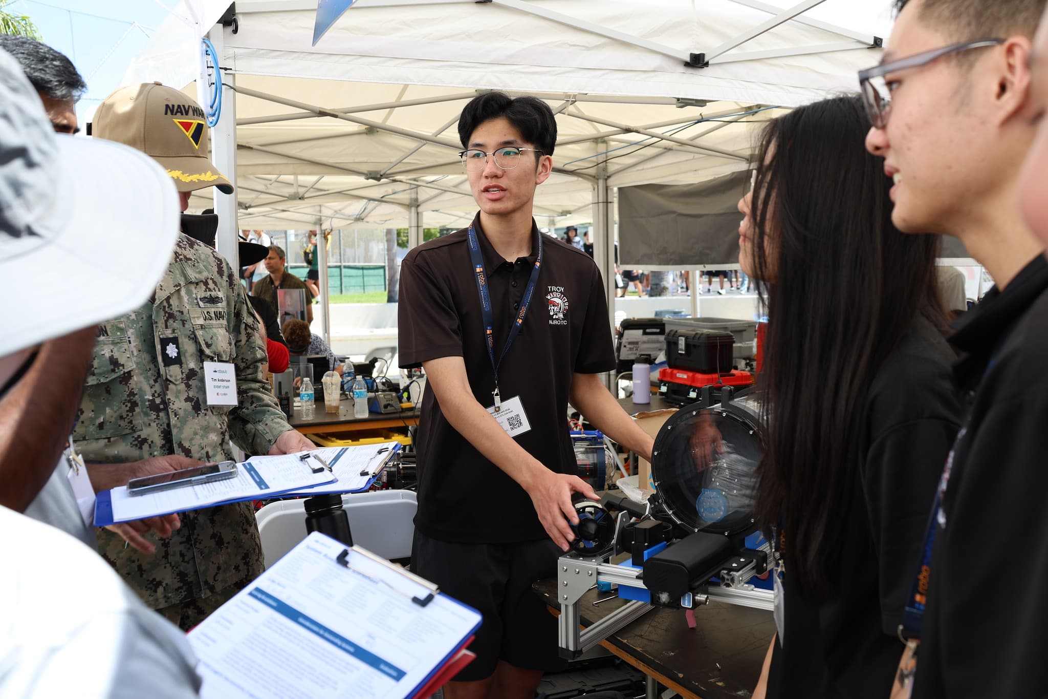 Team presenting AUV to Navy judges